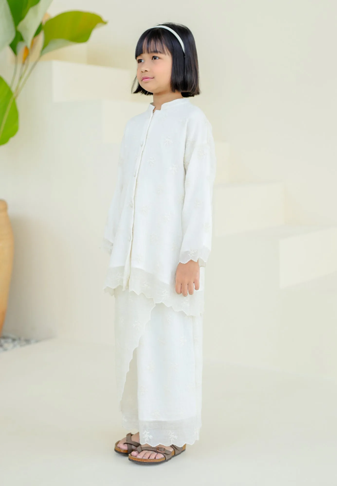 Bertemu Girl (Cream White)