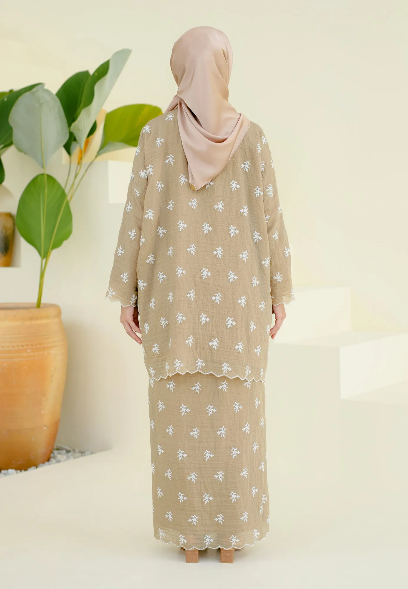 Bertemu Kurung (Brown)